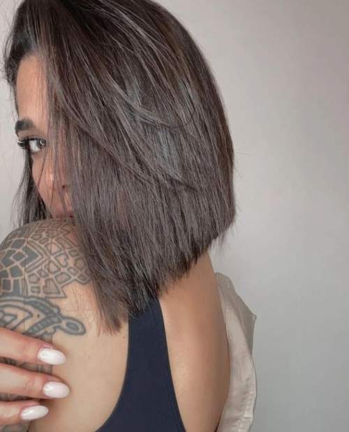 Caret long aux épaules: coupes de cheveux photo 2022, variétés à la mode