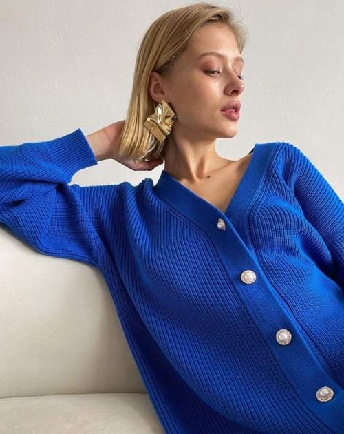 Caret long aux épaules: coupes de cheveux photo 2022, variétés à la mode