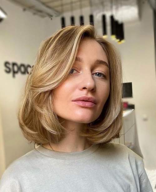 Caret long aux épaules: coupes de cheveux photo 2022, variétés à la mode