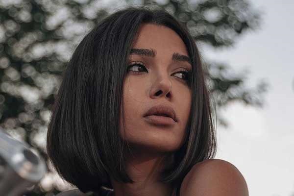 Photo de coupe de cheveux bob longue épaule