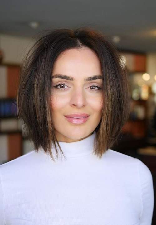 Caret long aux épaules: coupes de cheveux photo 2022, variétés à la mode