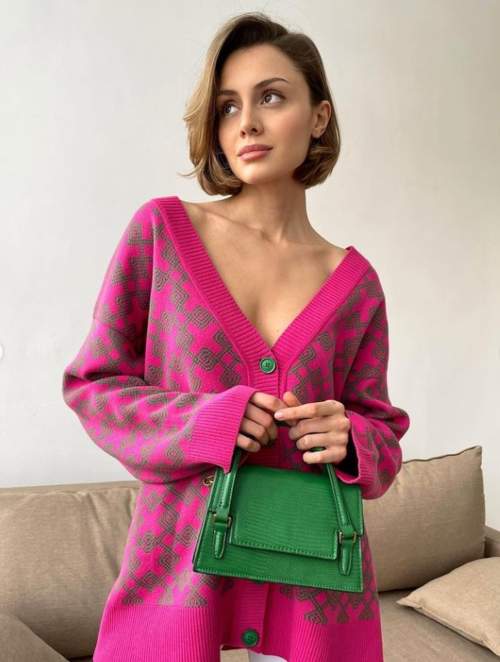 Caret long aux épaules: coupes de cheveux photo 2022, variétés à la mode