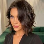 Exemples de coupes de cheveux en couches sur la photo