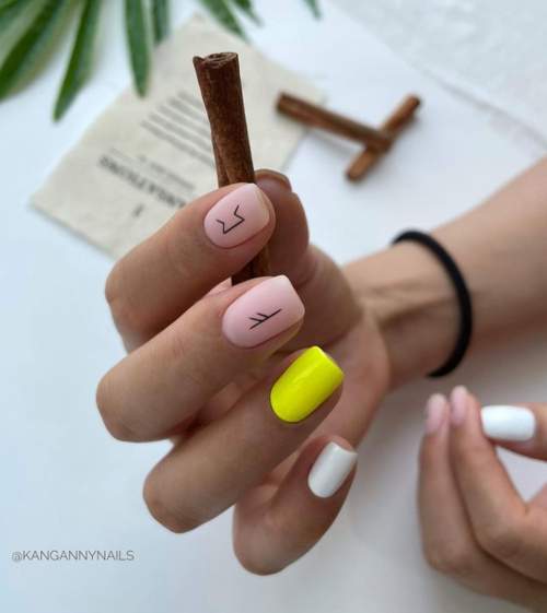 Dessins sur le minimalisme des ongles