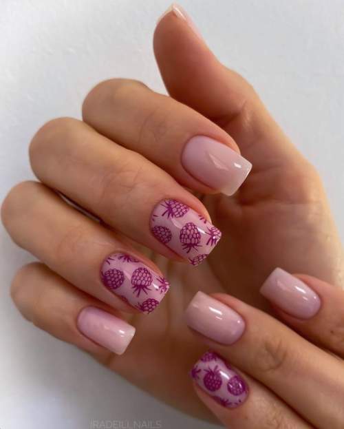 mûre sur les ongles