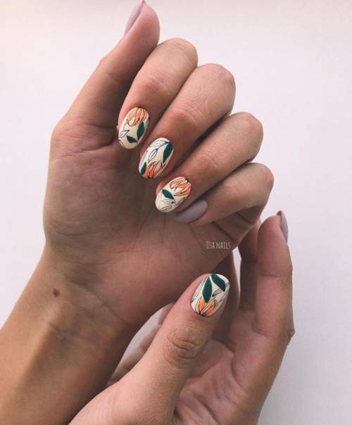 feuilles vertes sur les ongles