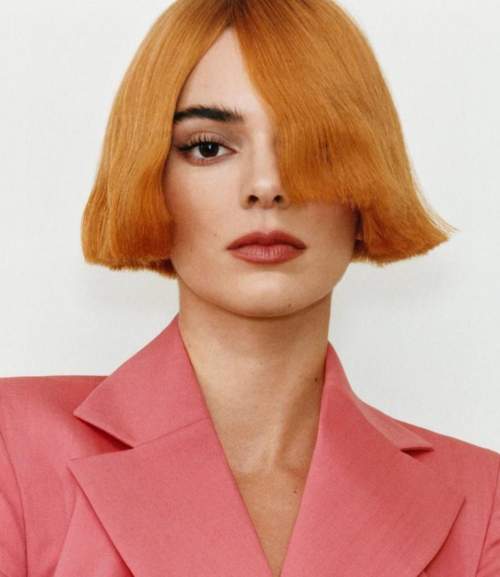 Frange et coupe de cheveux à la mode