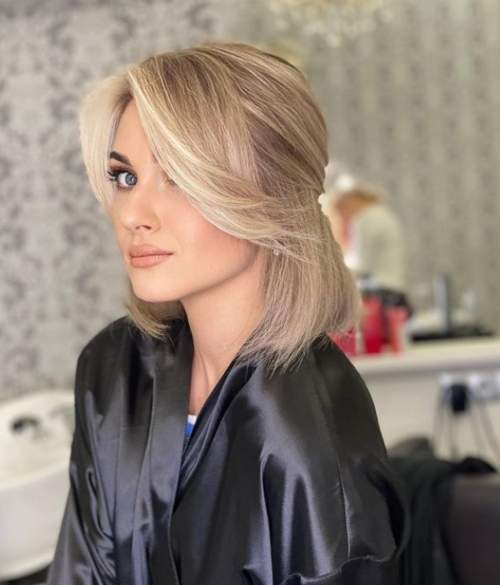 Style à la mode pour une coupe de cheveux avec une frange cheveux raides