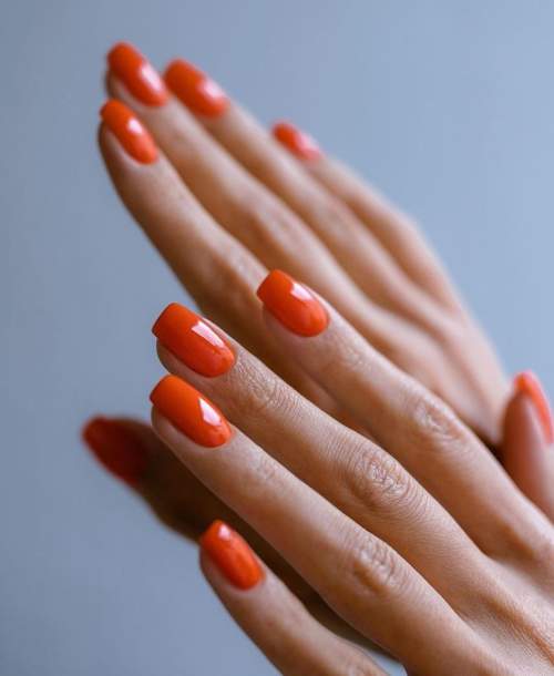 Couleurs vives pour la manucure