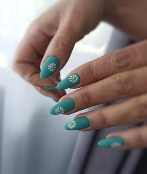 Manucure printemps-été lumineuse