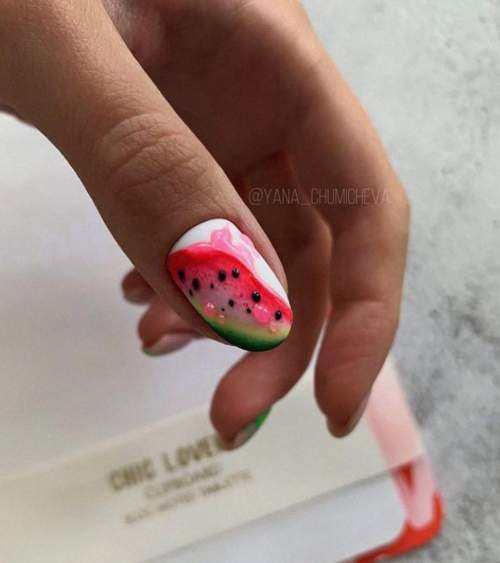 Manucure lumineuse aux fruits