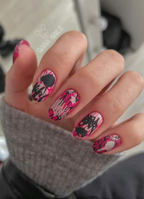 Graffitis brillants sur les ongles