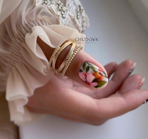 Dessins d'ongles brillants