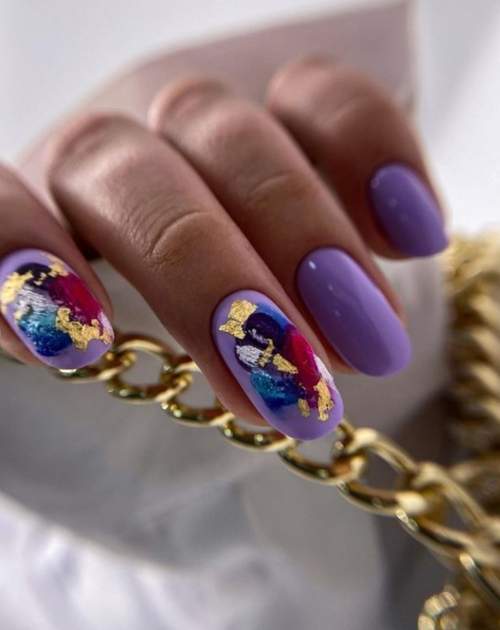 Conception d'ongles abstraite lumineuse