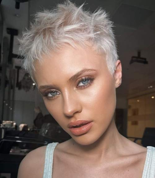 Coupe de cheveux courte ado avec frange