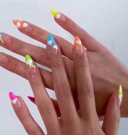 veste jaune avec des nuages