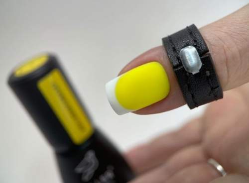 French manucure blanche + jaune