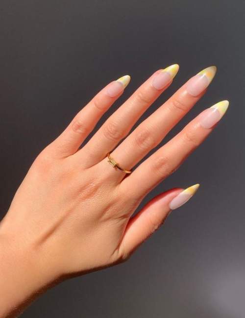 Manucure française jaune 2022: nouveaux designs, photos