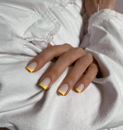 Manucure française jaune 2022: nouveaux designs, photos