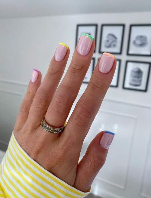 Manucure française jaune 2022: nouveaux designs, photos