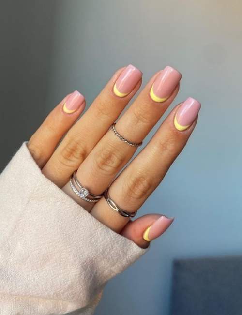 Manucure française jaune 2022: nouveaux designs, photos