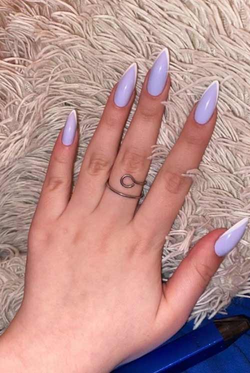 Base violette et bouts d'ongles blancs