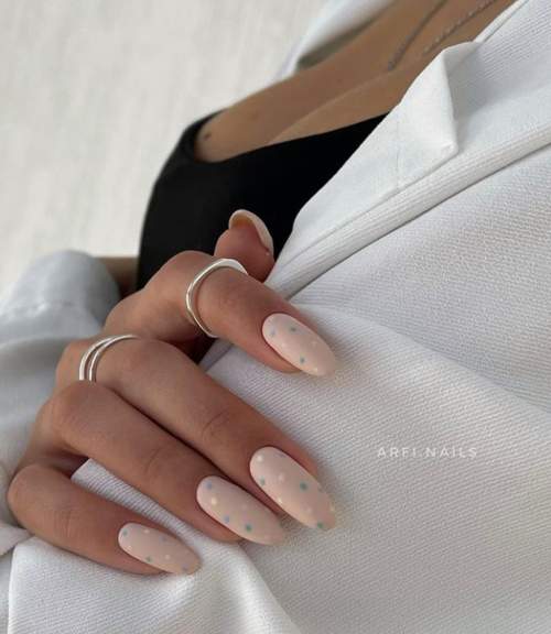 Manucure d'entreprise 2022: photo de conception d'ongles pour le travail