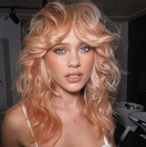 Rideau cheveux bouclés