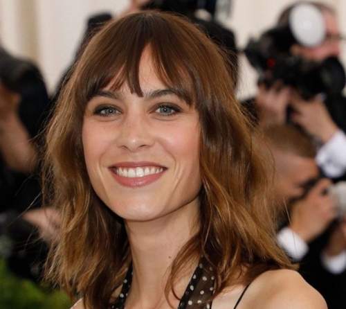 Rideau Bangs 2022 avec coupes de cheveux actuelles: photos, tendances