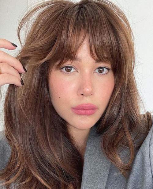 Rideau Bangs 2022 avec coupes de cheveux actuelles: photos, tendances