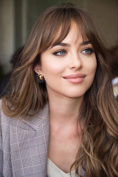 Rideau Bangs 2022 avec coupes de cheveux actuelles: photos, tendances