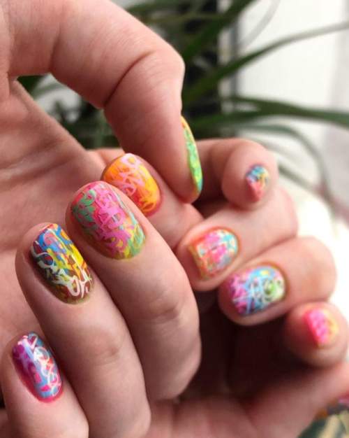 Graffiti sur la conception de photos d'ongles