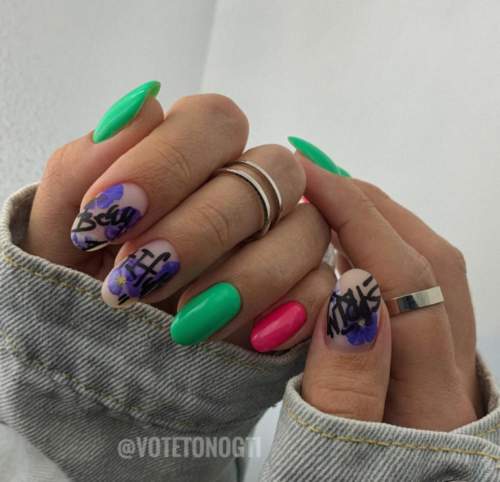 Graffiti sur les ongles: manucure tendance 2022, photo