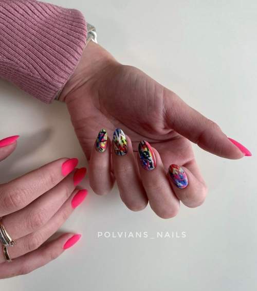Graffiti sur les ongles: manucure tendance 2022, photo