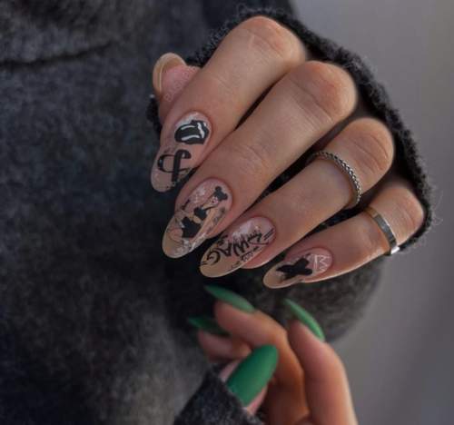 Graffiti sur les ongles: manucure tendance 2022, photo