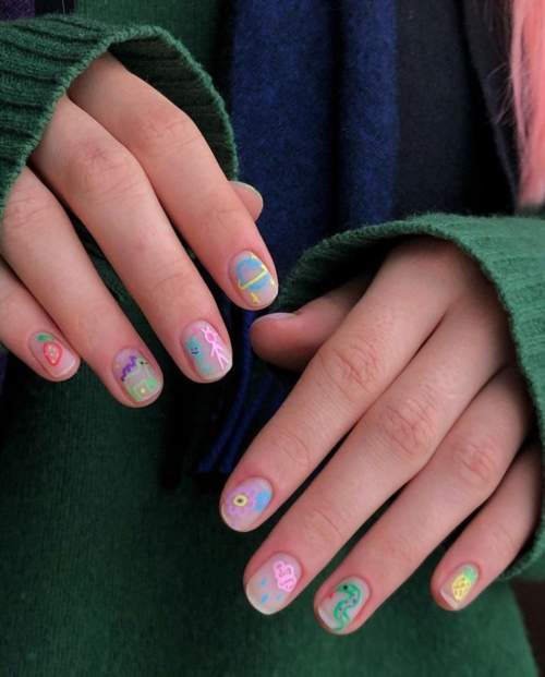 Graffiti sur les ongles: manucure tendance 2022, photo