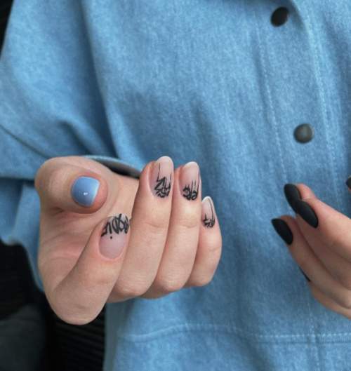 Graffiti sur les ongles: manucure tendance 2022, photo