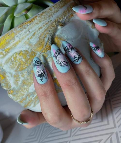 Graffiti sur les ongles: manucure tendance 2022, photo