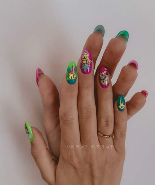 Graffiti sur les ongles: manucure tendance 2022, photo