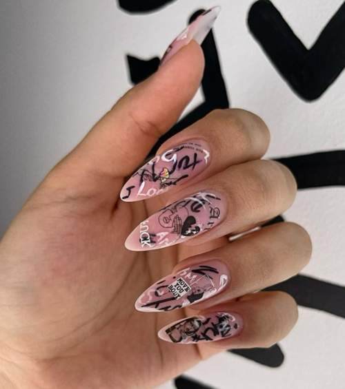 Graffiti sur les ongles: manucure tendance 2022, photo