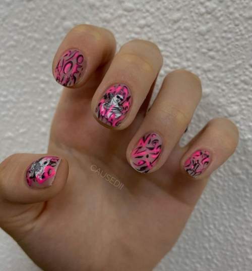 Graffiti sur les ongles: manucure tendance 2022, photo