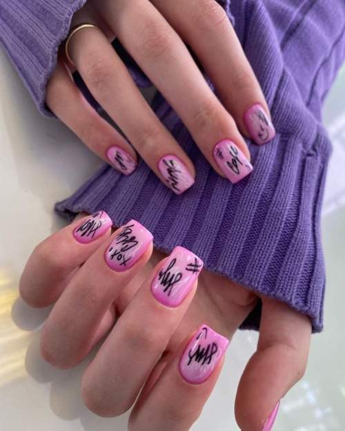 Graffiti sur les ongles: manucure tendance 2022, photo