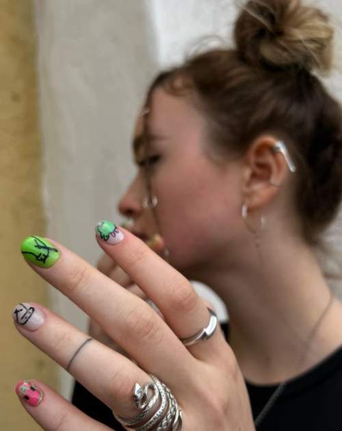 Graffitis sur les ongles