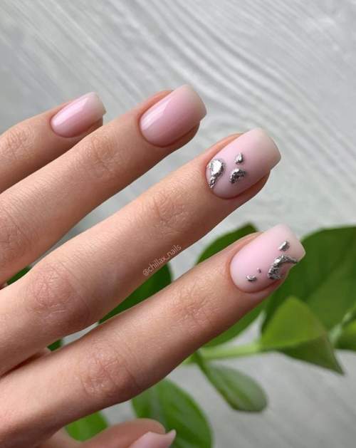 Ongles nus pour le bal