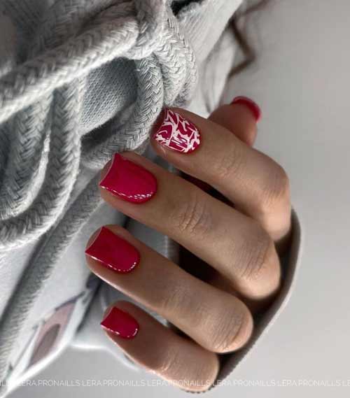 Ongles rouge vif pour le bal