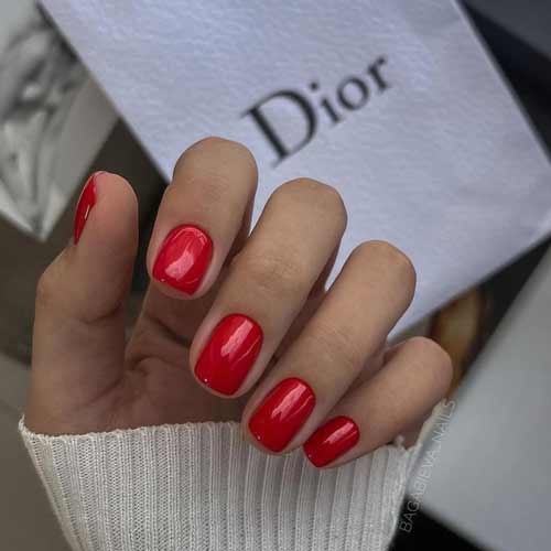 Manucure lumineuse pour l'obtention du diplôme