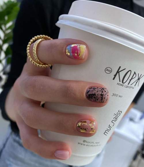 Manucure pour l'obtention du diplôme 2022 : 9e, 11e année, nouveautés, photos