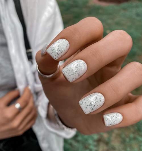 Manucure de bal blanche