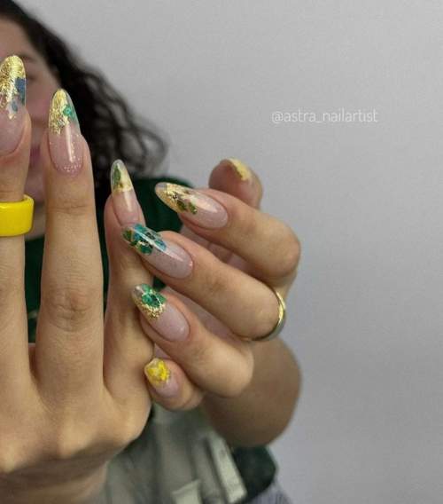 Manucure pour l'obtention du diplôme 2022 : 9e, 11e année, nouveautés, photos