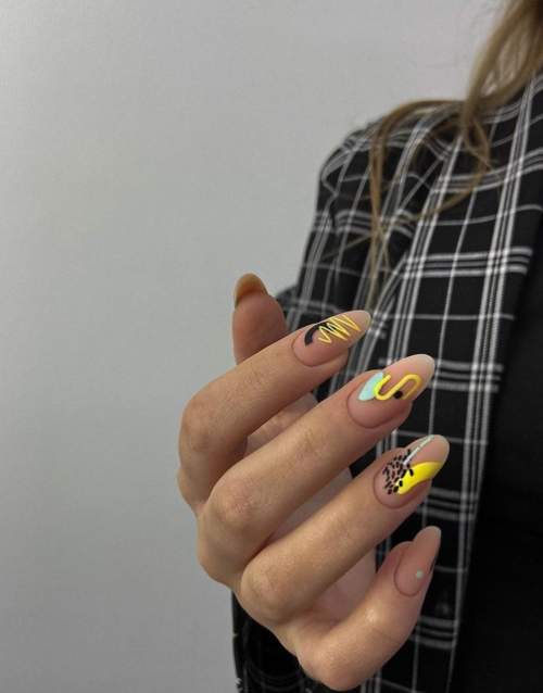 Manucure pour l'obtention du diplôme 2022 : 9e, 11e année, nouveautés, photos